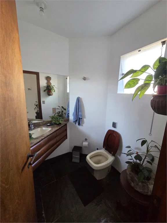 Casa à venda com 4 quartos, sendo 2 suítes, em Cidade São Francisco, São Paulo, SP