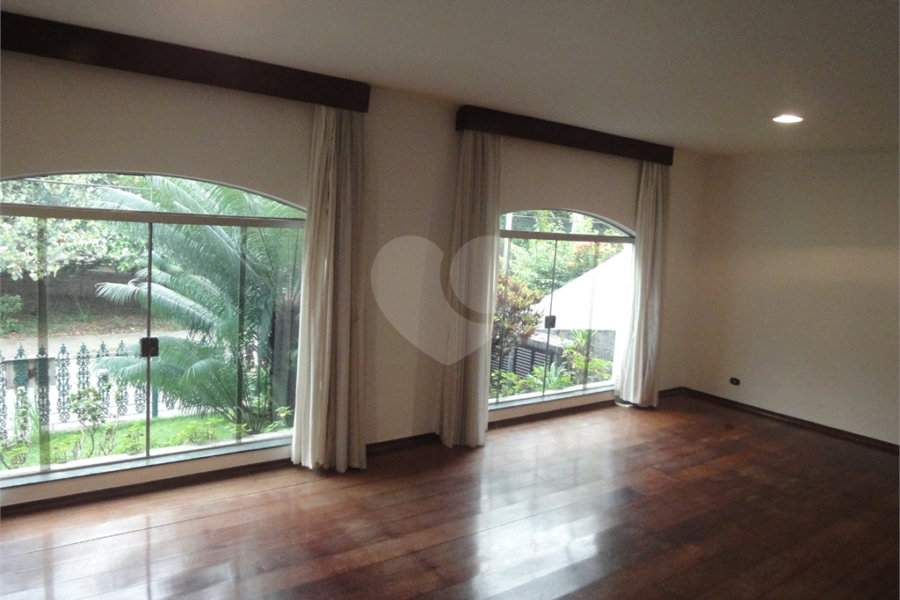 Sobrado à venda com 4 quartos, sendo 3 suítes, em Jardim São Bento, São Paulo, SP