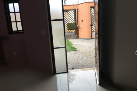 Casa à venda com 4 quartos, sendo 2 suítes,  em Vila Oliveira, Mogi das Cruzes, SP