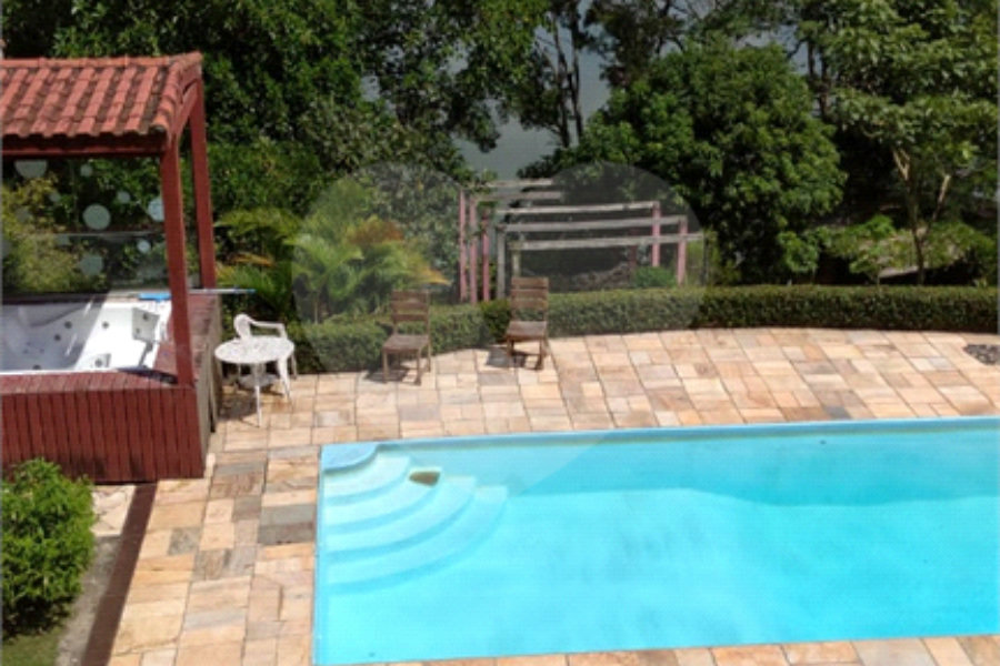Casa à venda com 7 quartos, sendo 6 suítes, em Caceia, Mairiporã, SP
