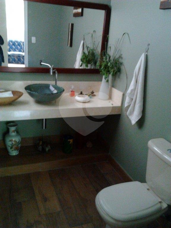 Sobrado à venda com 4 quartos, sendo 1 suíte, em Alto da Boa Vista, São Paulo, SP