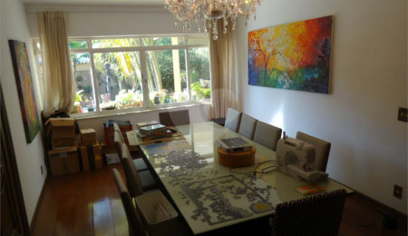 Casa à venda com 5 quartos, sendo 2 suítes,  em Vila Oliveira, Mogi das Cruzes, SP