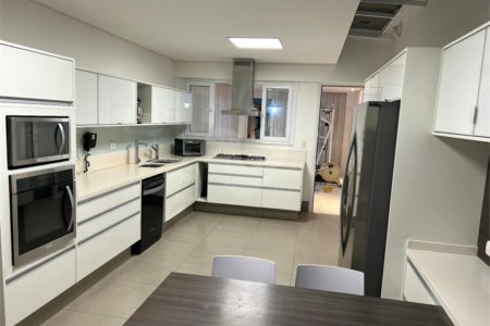 Sobrado à venda ou para alugar com 4 suítes em Vila Bertioga, São Paulo, SP