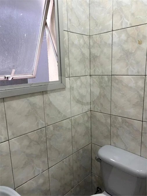 São Paulo - Capital - Bairro Santa Cruz - R4 495.000,00 - Aceita permuta por imóvel na cidade de Indaiatuba- Sp - Sobrado em rua residencial sem saída e com praça particular. O imóvel possui 2 quartos — 1 suíte com dois ambientes e acesso a hall externo. Sala ampla, cozinha com dois ambientes