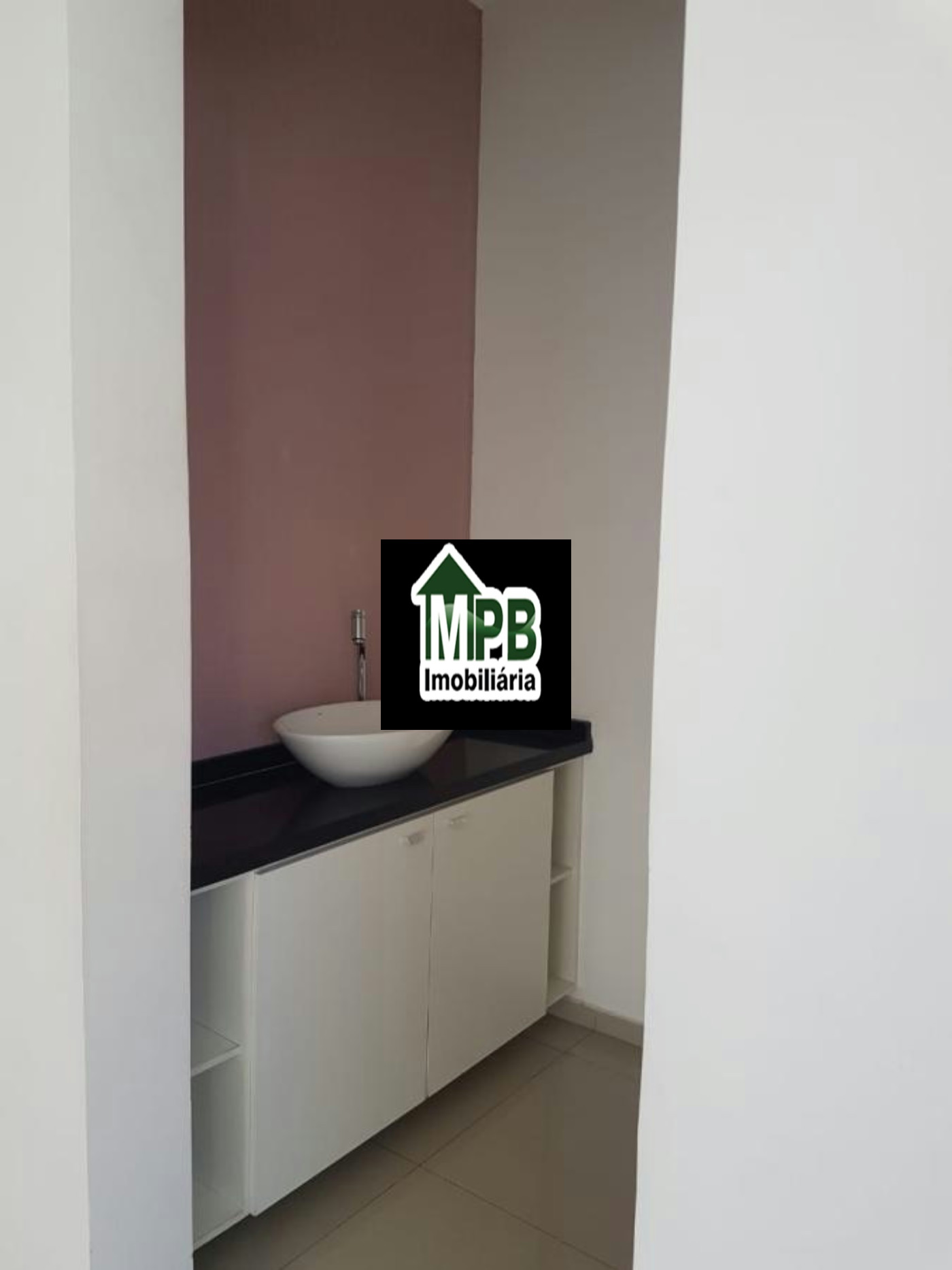 Sobrado à venda com 3 quartos, sendo 1 suíte, no condomínio Horto 3, Sorocaba - SP