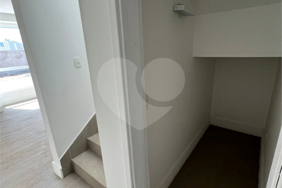 Casa à venda com 4 quartos, sendo 2 suítes, no condomínio Residencial Floresta, São Paulo - SP
