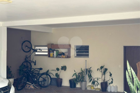 Sobrado à venda com 4 quartos, sendo 3 suítes, em Interlagos, São Paulo, SP
