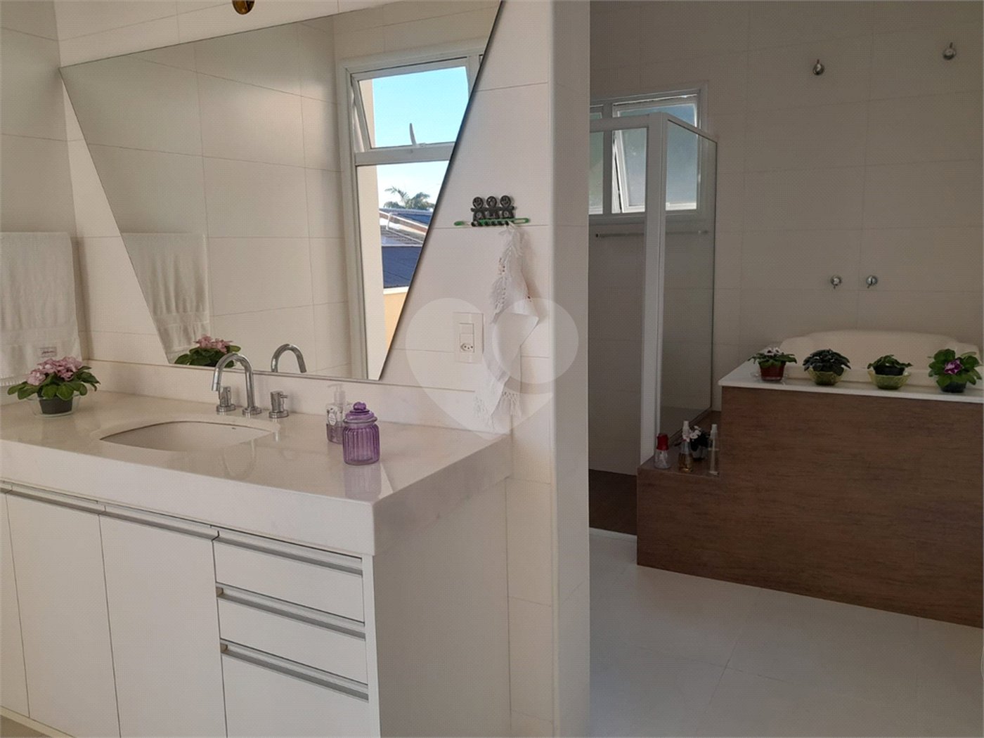 Casa à venda com 5 suítes no condomínio Ipe Velho, Vinhedo - SP