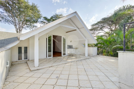 Casa à venda com 4 suítes no condomínio Solar Andaluz, São Paulo - SP