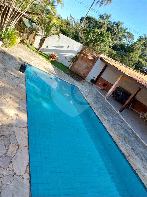 Casa à venda ou para alugar com 5 quartos, sendo 1 suíte, em Cumbari, Mairiporã, SP