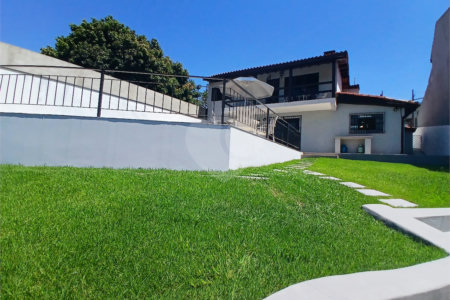 Casa à venda com 3 quartos, sendo 1 suíte,  em Recreio Maristela, Atibaia, SP