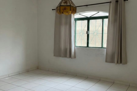 Casa à venda com 3 quartos, sendo 1 suíte, em Jardim das Oliveiras, Três Lagoas, MS
