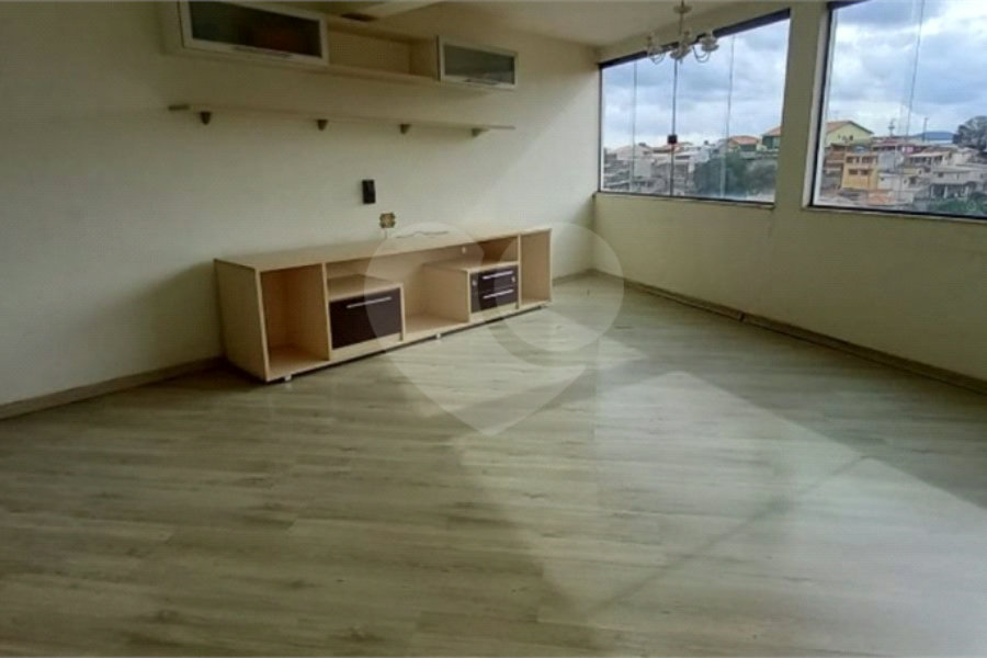 Sobrado para alugar com 3 quartos, sendo 1 suíte, em Parque Maria Domitila, São Paulo, SP