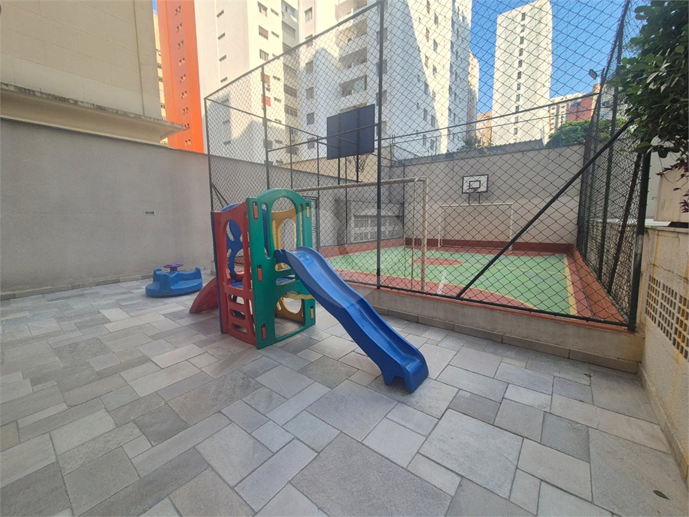 Apartamento à venda com 3 quartos, sendo 1 suíte, em Itaim Bibi, São Paulo, SP