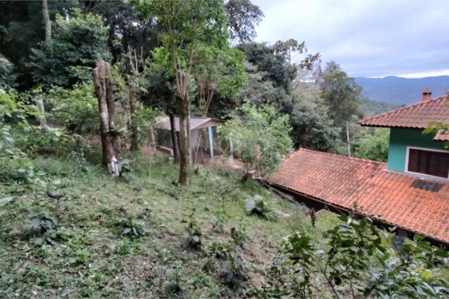 Casa à venda com 4 quartos, sendo 1 suíte, no condomínio Parque Suiça, Caieiras - SP