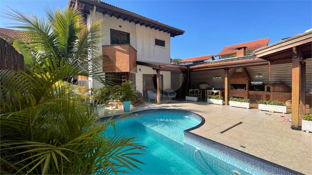 Casa à venda com 4 quartos, sendo 2 suítes, no condomínio Residencial Ypê Branco II, São Paulo - SP