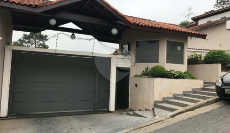 Casa à venda com 3 quartos, sendo 1 suíte,  no condomínio Morada dos Pássaros, São Paulo - SP