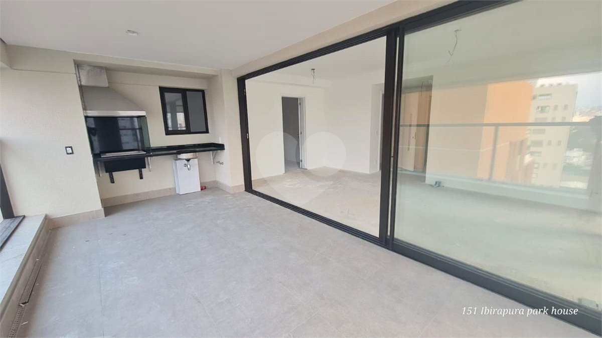 Apartamento à venda com 3 suítes em Moema, São Paulo, SP
