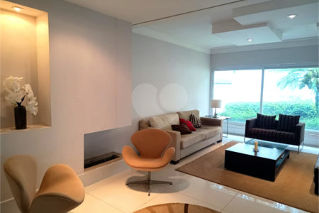 Casa Térrea à venda com 4 quartos, sendo 3 suítes, em Jardim Morumbi, São Paulo, SP