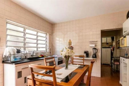 Sobrado à venda com 4 quartos, sendo 1 suíte,  em Vila Dalila, São Paulo, SP