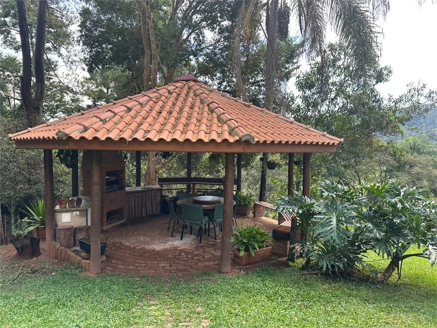 Casa à venda com 4 quartos, sendo 2 suítes, no condomínio Chacara Marques, Santana de Parnaíba - SP