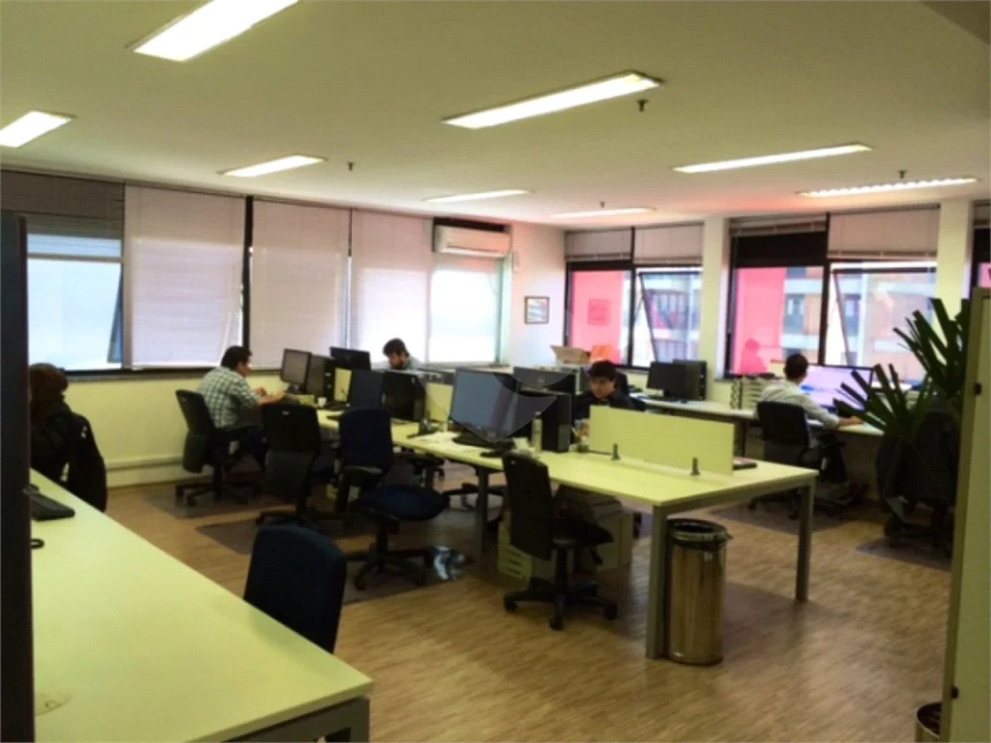Excelente conjunto comercial com 247 m2 e 8 vagas à venda no Paraíso