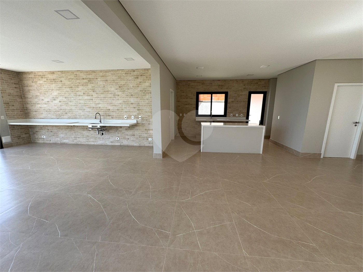 Casa à venda com 4 suítes no condomínio Villas do Golf, Itu - SP