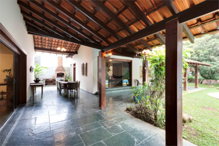 Casa Térrea à venda com 4 quartos, sendo 2 suítes, em Alto da Boa Vista, São Paulo, SP