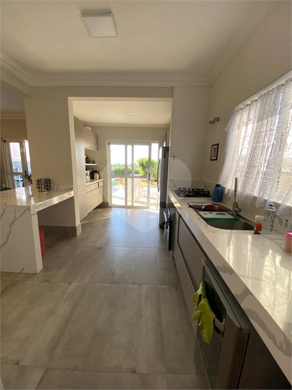 Casa à venda com 3 quartos, sendo 1 suíte, no condomínio Loteamento Recanto dos Paturis, Vinhedo - SP