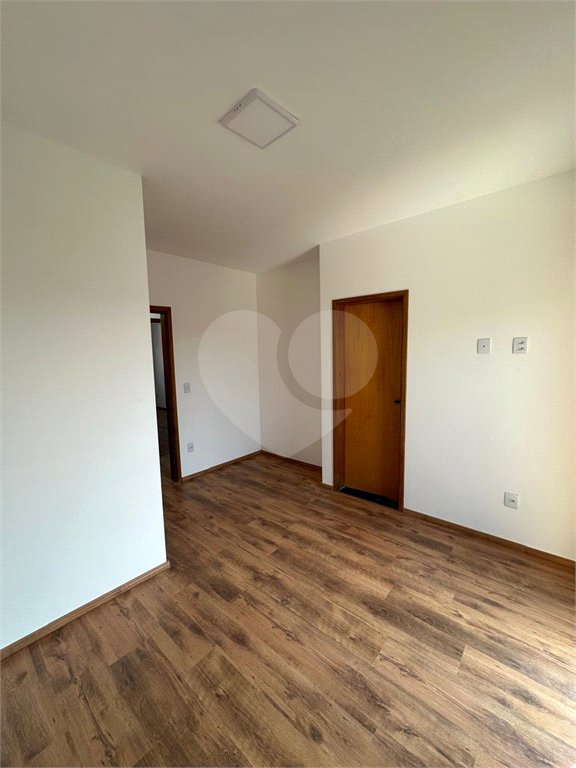 Sobrado à venda com 3 quartos, sendo 1 suíte,  em Jardim Esperança, Mogi das Cruzes, SP