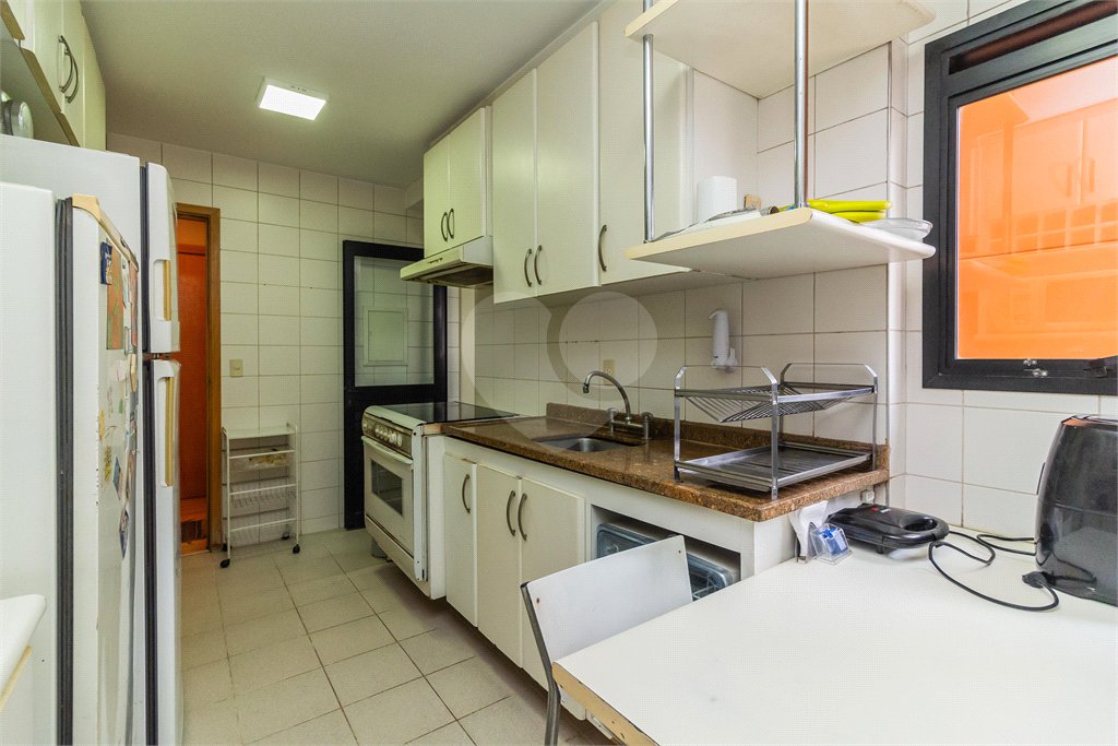 Apartamento à venda com 4 quartos, sendo 3 suítes, em Alto da Lapa, São Paulo, SP