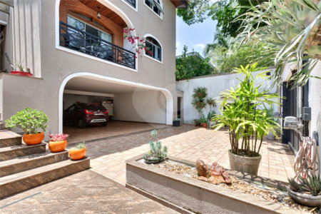 Casa à venda com 5 quartos, sendo 4 suítes, em Alto da Boa Vista, São Paulo, SP