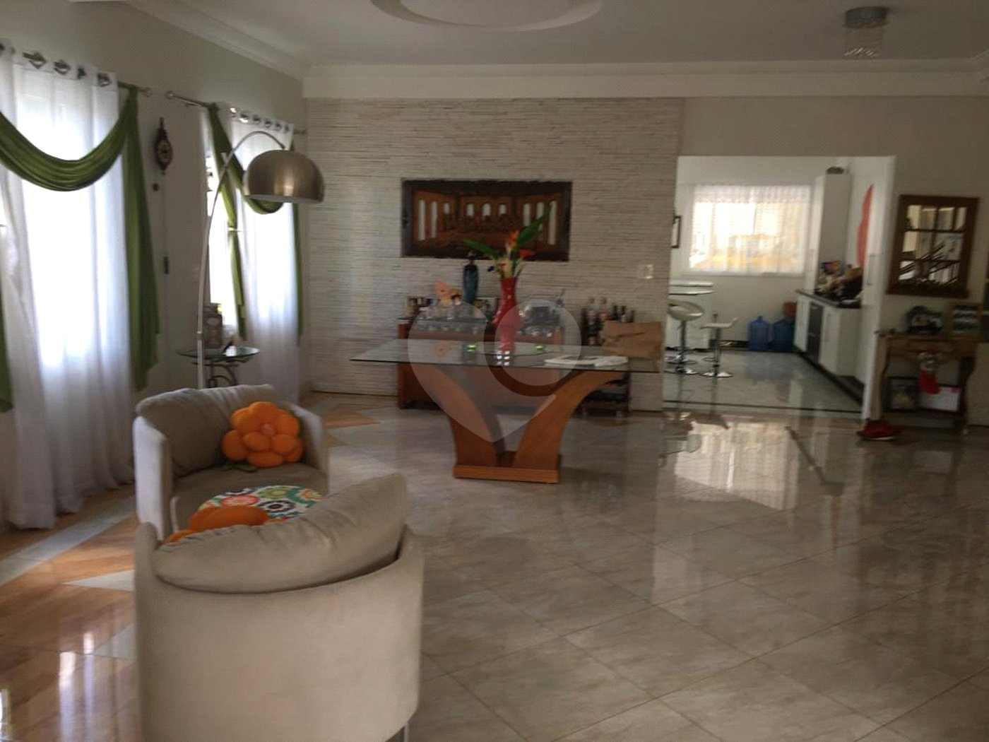 Casa à venda com 3 suítes no condomínio Aruã, Mogi das Cruzes - SP
