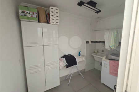 Casa à venda com 4 quartos, sendo 2 suítes,  em Vila Nastri, Itapetininga, SP