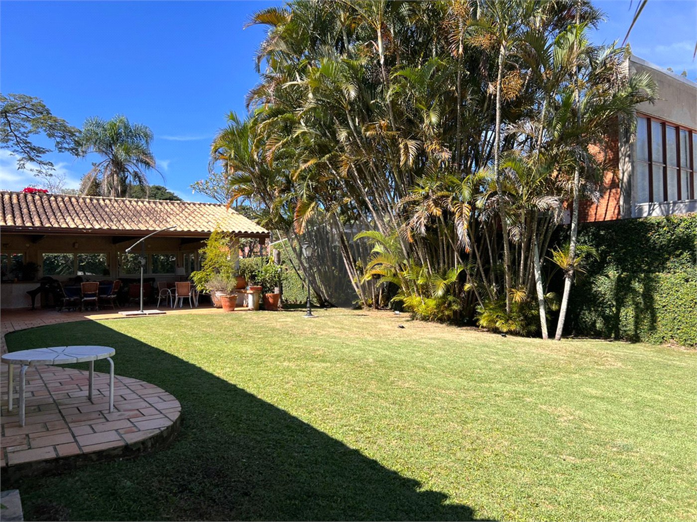 Casa Térrea à venda com 5 quartos, sendo 3 suítes, em Interlagos, São Paulo, SP