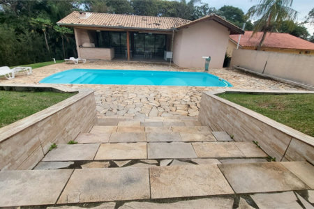 Casa à venda com 4 quartos, sendo 1 suíte, no condomínio Marf II, Bom Jesus dos Perdões - SP