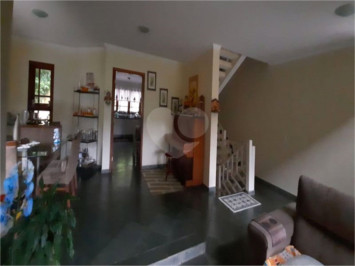 Casa à venda com 5 quartos, sendo 2 suítes, no condomínio Alpes da Cantareira, Mairiporã - SP