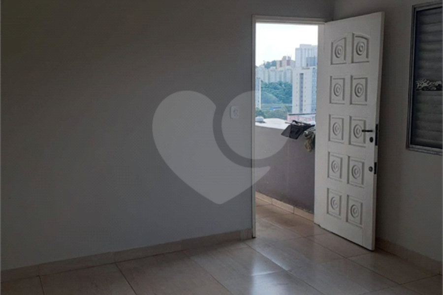 Sobrado à venda com 4 quartos, sendo 1 suíte, em Campo Limpo, São Paulo, SP
