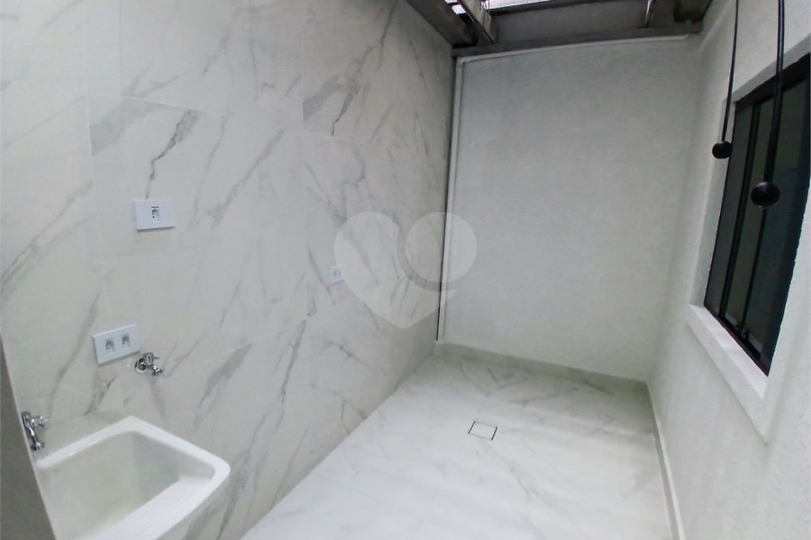 Casa à venda com 3 quartos, sendo 1 suíte,  no condomínio Res Saint Honoré, São Paulo - SP