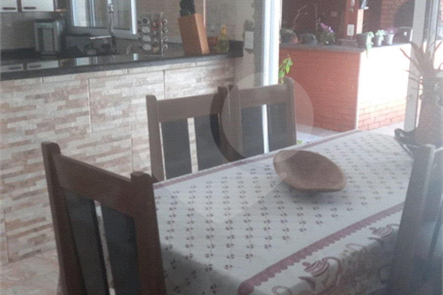 Casa à venda com 5 quartos, sendo 2 suítes, em Jardim Santa Clara, Guarulhos, SP