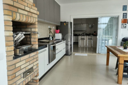 Casa à venda com 4 quartos, sendo 2 suítes, no condomínio Primavera, Salto - SP