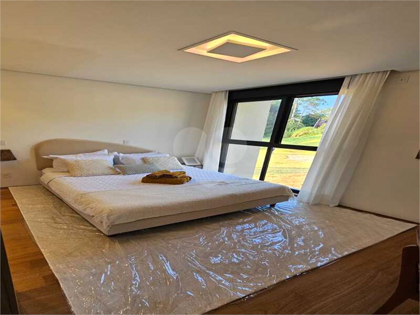 Casa à venda com 3 suítes no condomínio Lagú, São Roque - SP