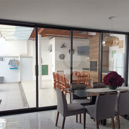 Casa à venda com 3 suítes no condomínio Granja Deolinda, Sorocaba - SP
