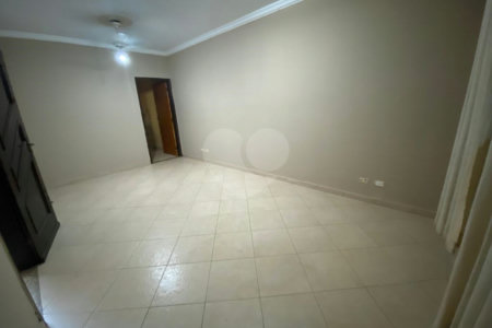 Casa à venda com 3 quartos, sendo 1 suíte, em Vila Valença, São Vicente, SP