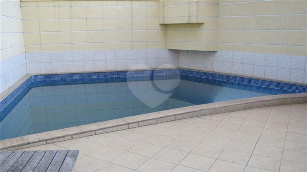 Casa à venda com 3 quartos, sendo 1 suíte, no condomínio Villa Jardim Sul, São Paulo - SP