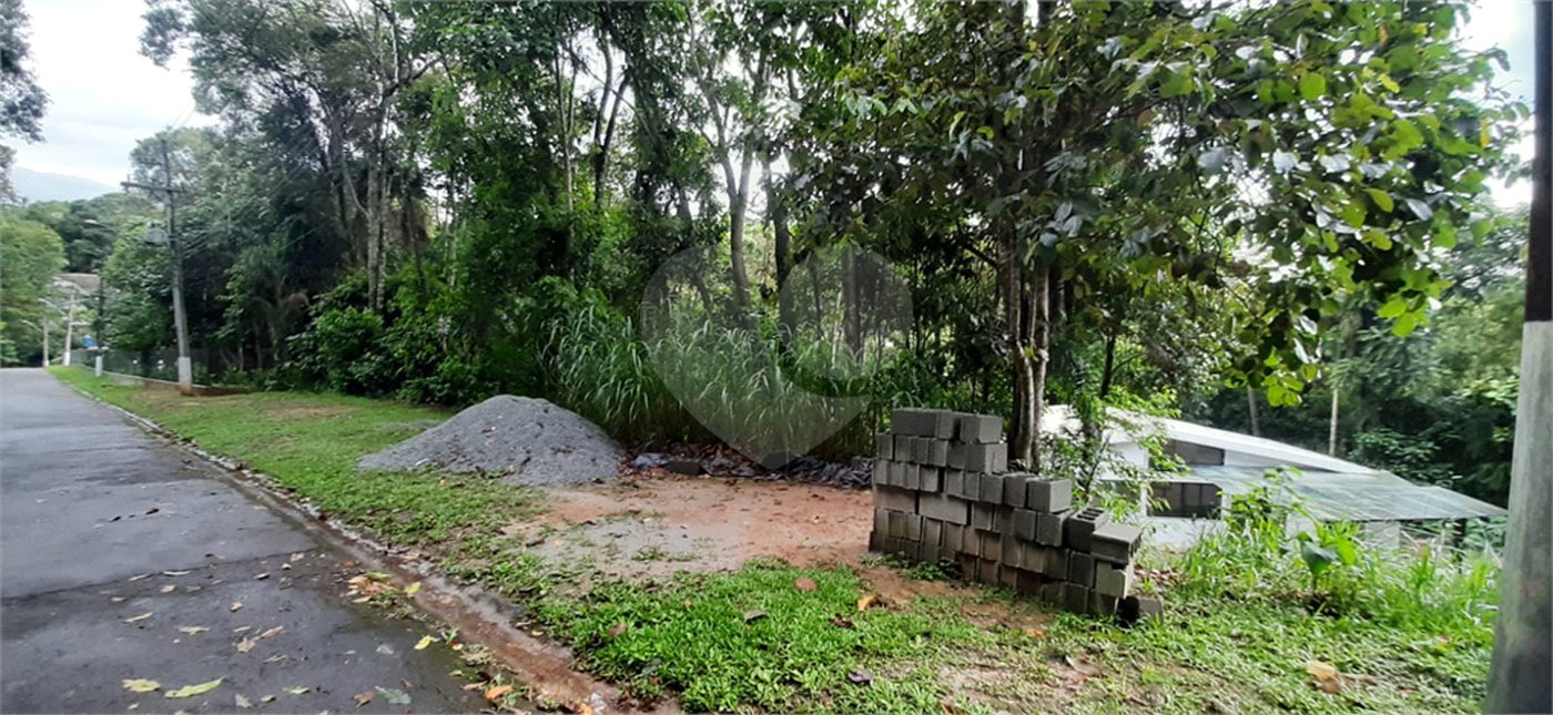 Casa à venda com 1 suíte no condomínio Associação Reserva das Hortênsias, Mairiporã - SP