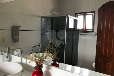 Sobrado à venda com 3 quartos, sendo 2 suítes, em Jardim Tropical, Cuiabá, MT