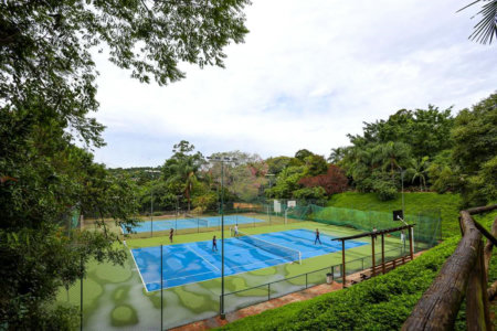 Casa à venda com 4 quartos, sendo 2 suítes,  no condomínio Granja Vianna II, Cotia - SP