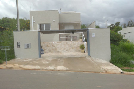Casa Térrea à venda com 3 quartos, sendo 1 suíte,  em Jardim Estância Brasil, Atibaia, SP