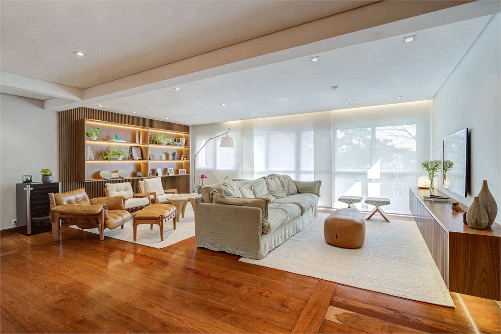 Apartamento à venda com 4 quartos, sendo 1 suíte, em Alto da Boa Vista, São Paulo, SP